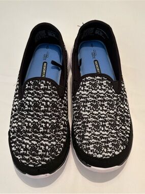Danskin Cool Wave sz 8 Slip-on Memory Foam Active Shoe Cushion Flats Black White